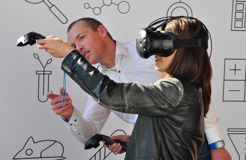 Virtual reality laat toe om een immersieve leeromgeving te creëren.