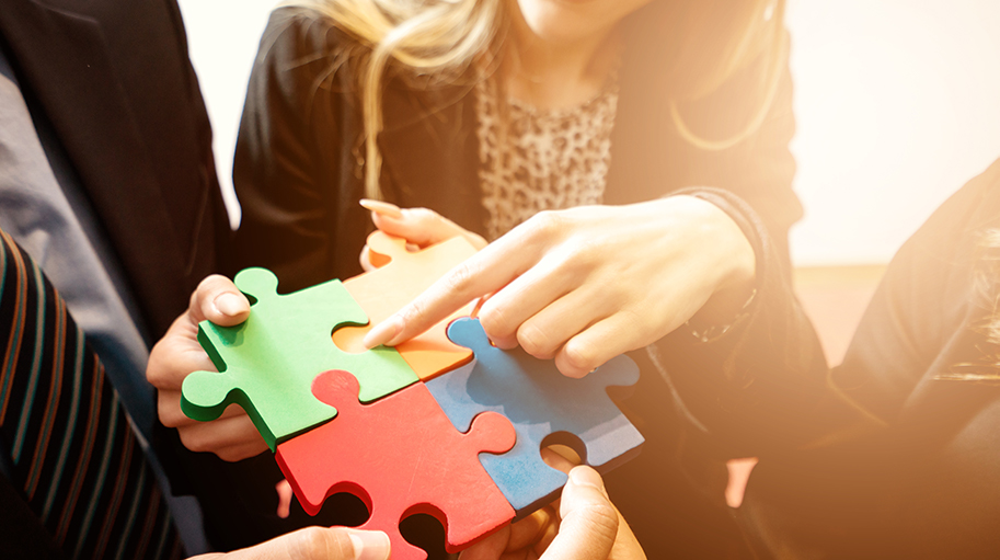 samen de puzzel leggen