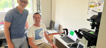 Professor Herman Tournaye van Brussels IVF samen met Robovision developer Maarten De Meyer