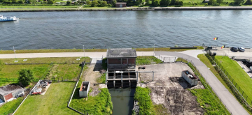 waterweg met een onderbouw van een sifonduiker