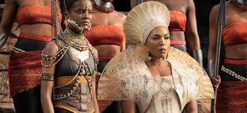 Queen Ramonda uit de film Black Panther