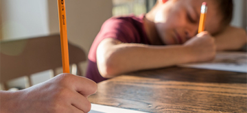 kinderen maken huiswerk