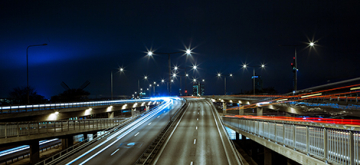 Snelwegverlichting, foto van Johan Arthursson van Unsplash