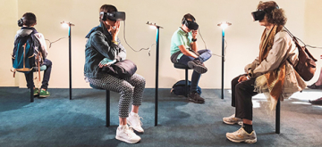 Mensen doen een spel met VR bril