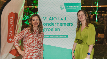 Winnaressen Caroline Van der Perre en Emma Callens