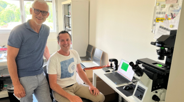 Professor Herman Tournaye van Brussels IVF samen met Robovision developer Maarten De Meyer
