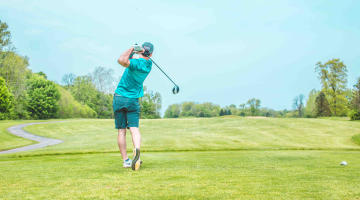 Golfer op golfterrein