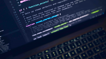 Programmeercode op computerscherm