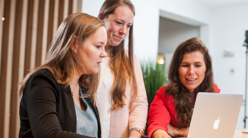 Het D-Teach team met centraal Maaike Grammens die via een Baekeland-mandaat aan bood kwam.