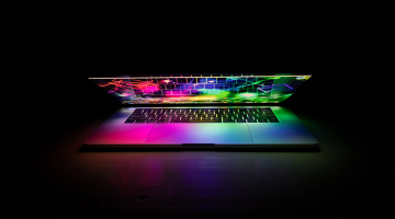 Kleurige laptop - foto van Unsplash.com