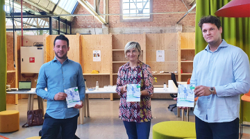 Starters Alexander Synhaeve van Tomorrow & Gunther Ghysels van Get Driven samen met minister Hilde Crevits op de lancering van de startersgids in Hangar K te Kortrijk op 23 juni 2020.