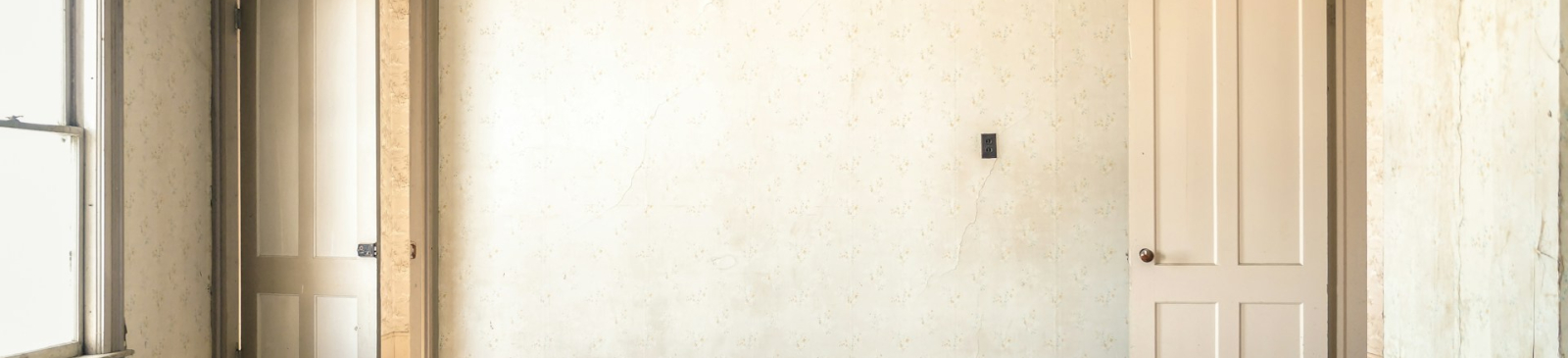 kamer met lege muren 